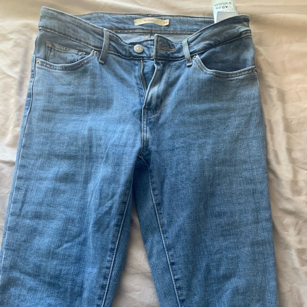 Levi 711 skinny jeans